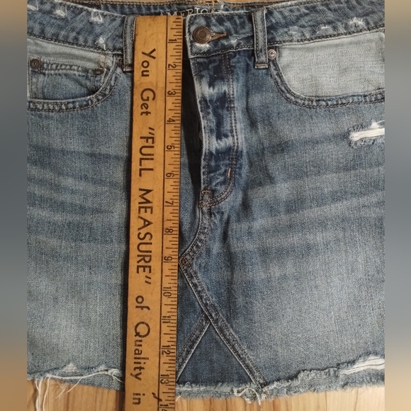 American Eagle Button Fly Distressed Jean Mini Skirt Women's Size 6 - Picture 8 of 8